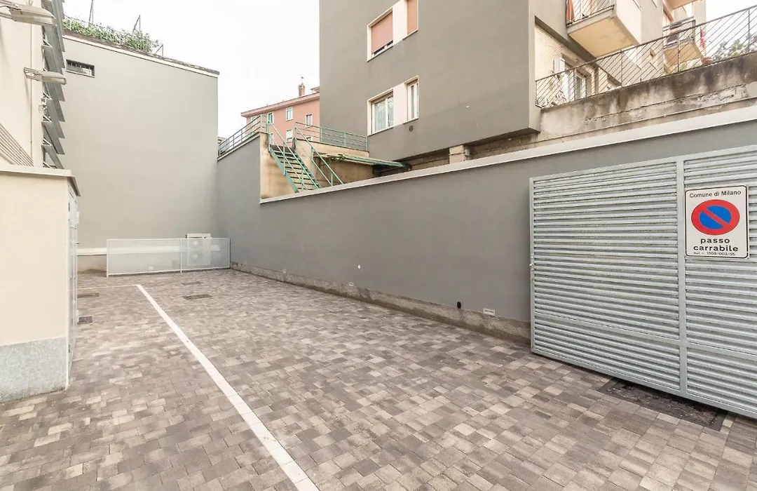 Alessia'S Building- Affori Fn-1